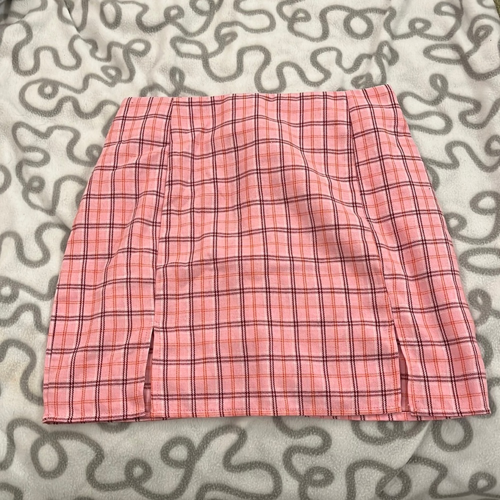 I’m selling this pleaded skirt